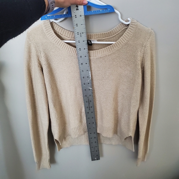 Cropped Sweater - Picture 5 of 6